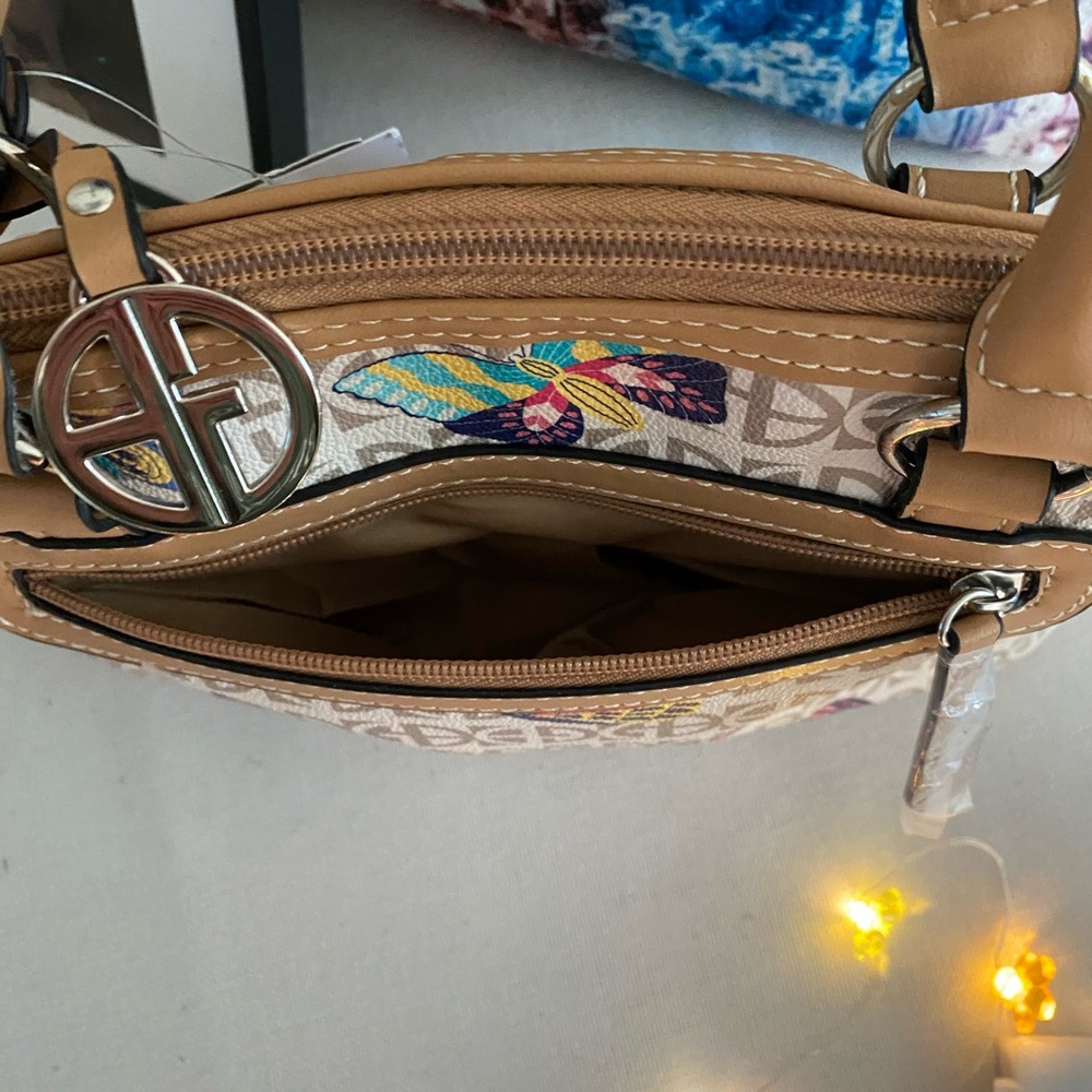 Gianni Bernini NWT monogram satchel. Outside pocket & shoulder strap $15 - Picture 3 of 15